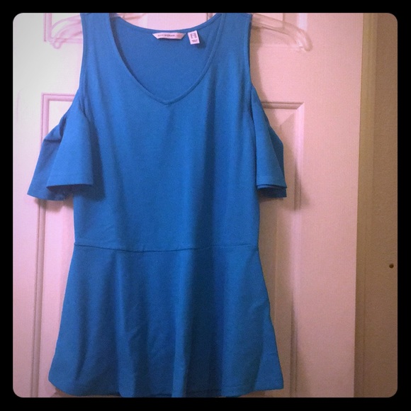 Cold Shoulder Top - Picture 1 of 2